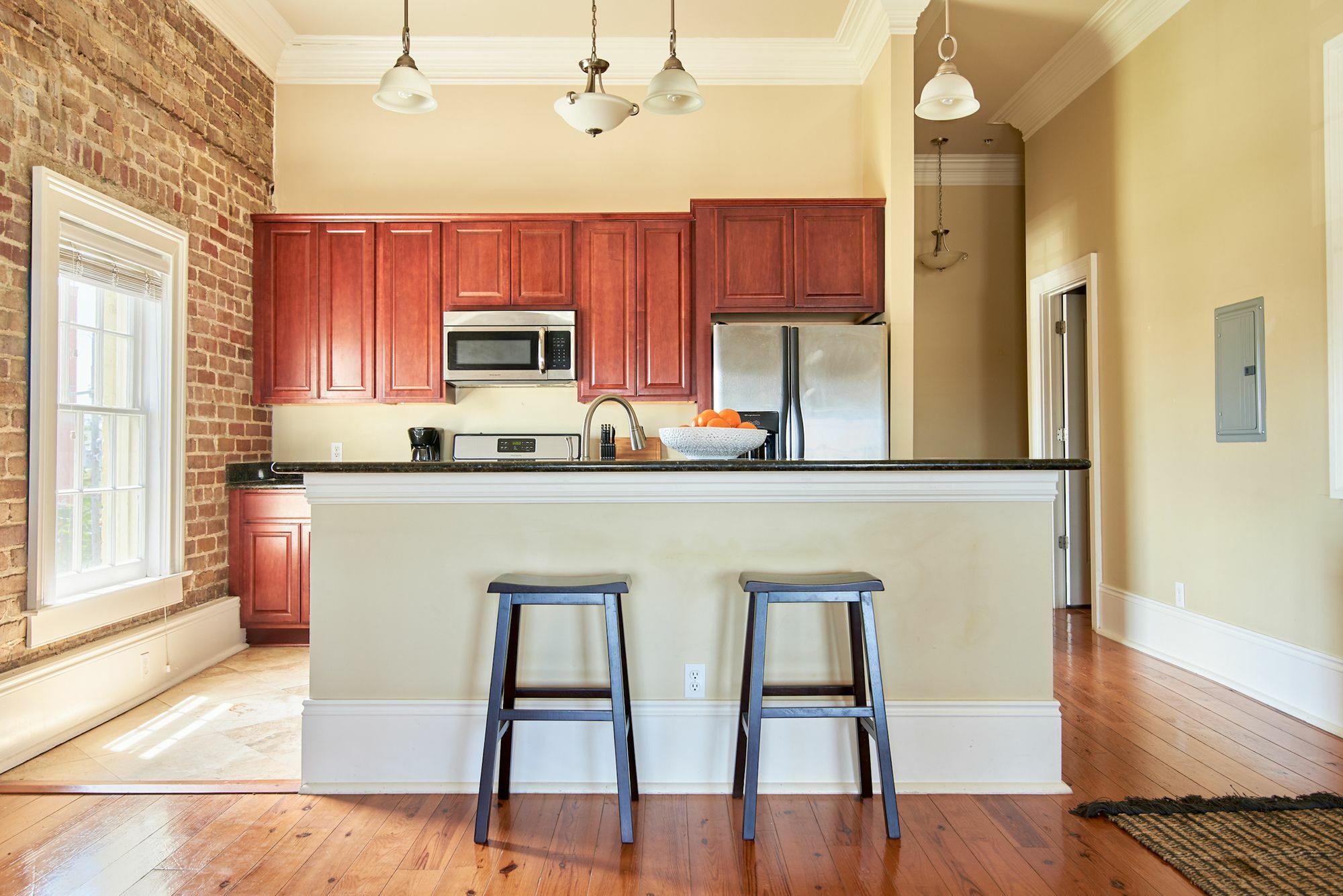 Chic 2br In Irish Channel By Sonder